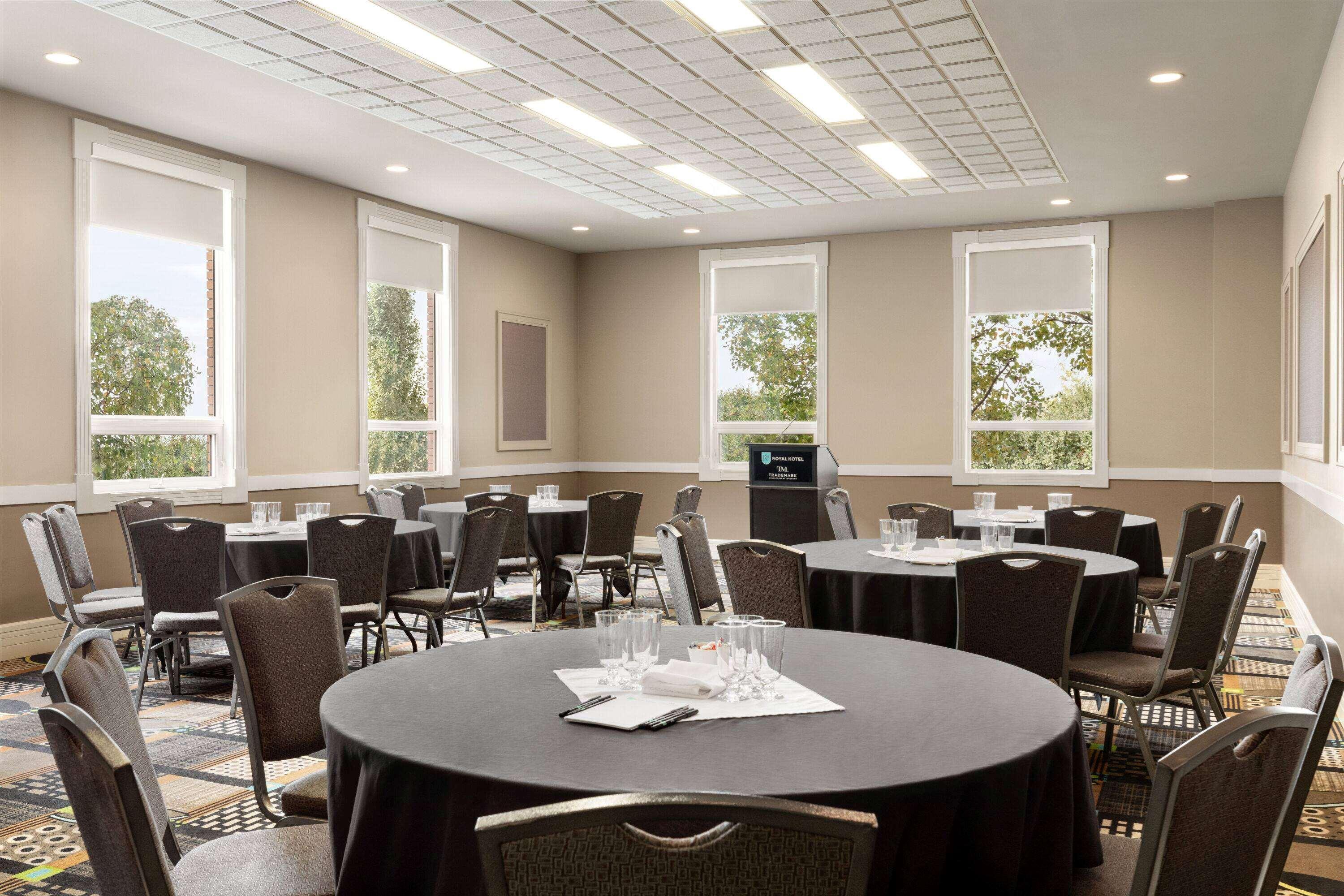 Royal Hotel Calgary, Trademark Collection By Wyndham מראה חיצוני תמונה