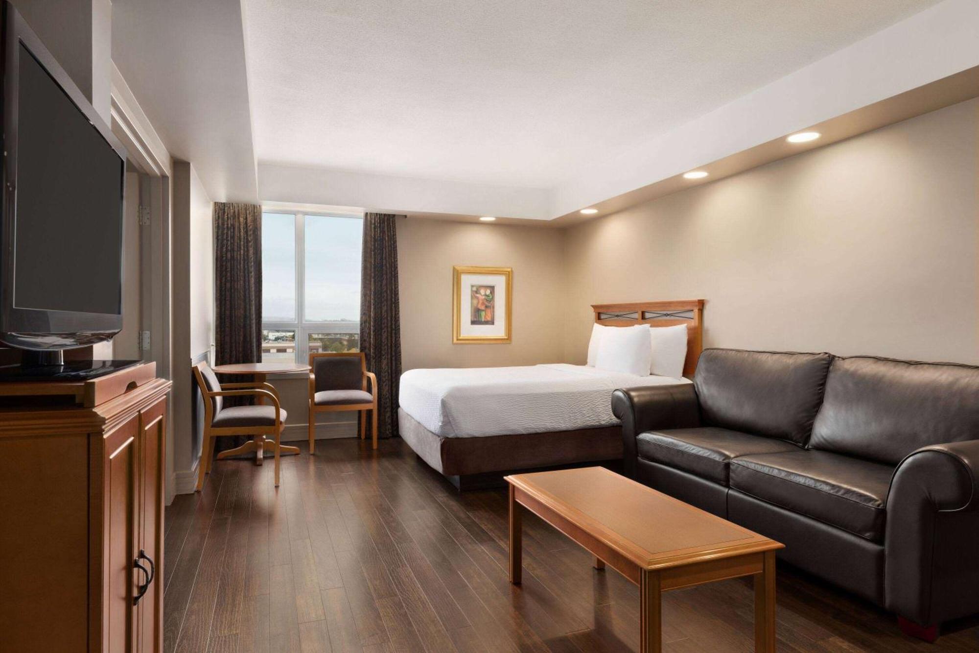 Royal Hotel Calgary, Trademark Collection By Wyndham מראה חיצוני תמונה