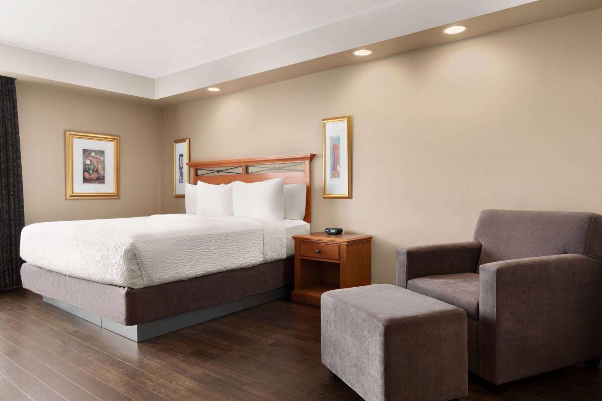 Royal Hotel Calgary, Trademark Collection By Wyndham מראה חיצוני תמונה