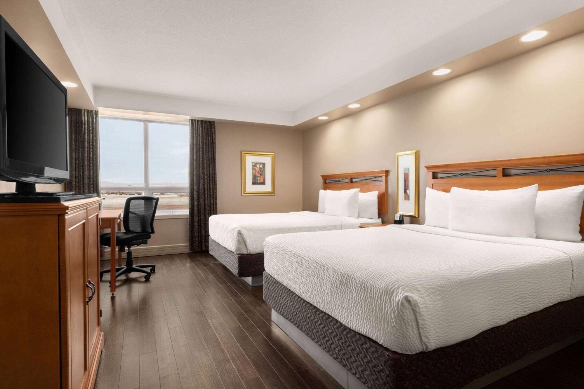 Royal Hotel Calgary, Trademark Collection By Wyndham מראה חיצוני תמונה