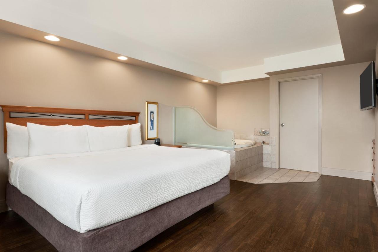 Royal Hotel Calgary, Trademark Collection By Wyndham מראה חיצוני תמונה