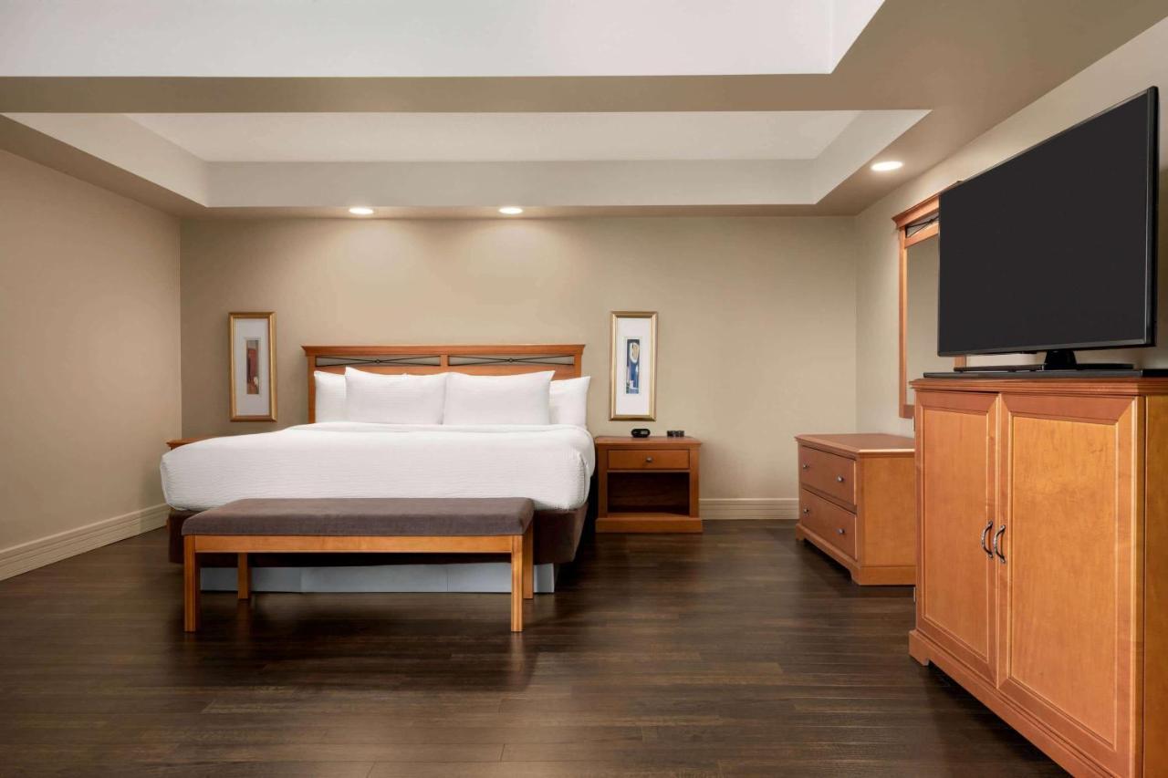Royal Hotel Calgary, Trademark Collection By Wyndham מראה חיצוני תמונה